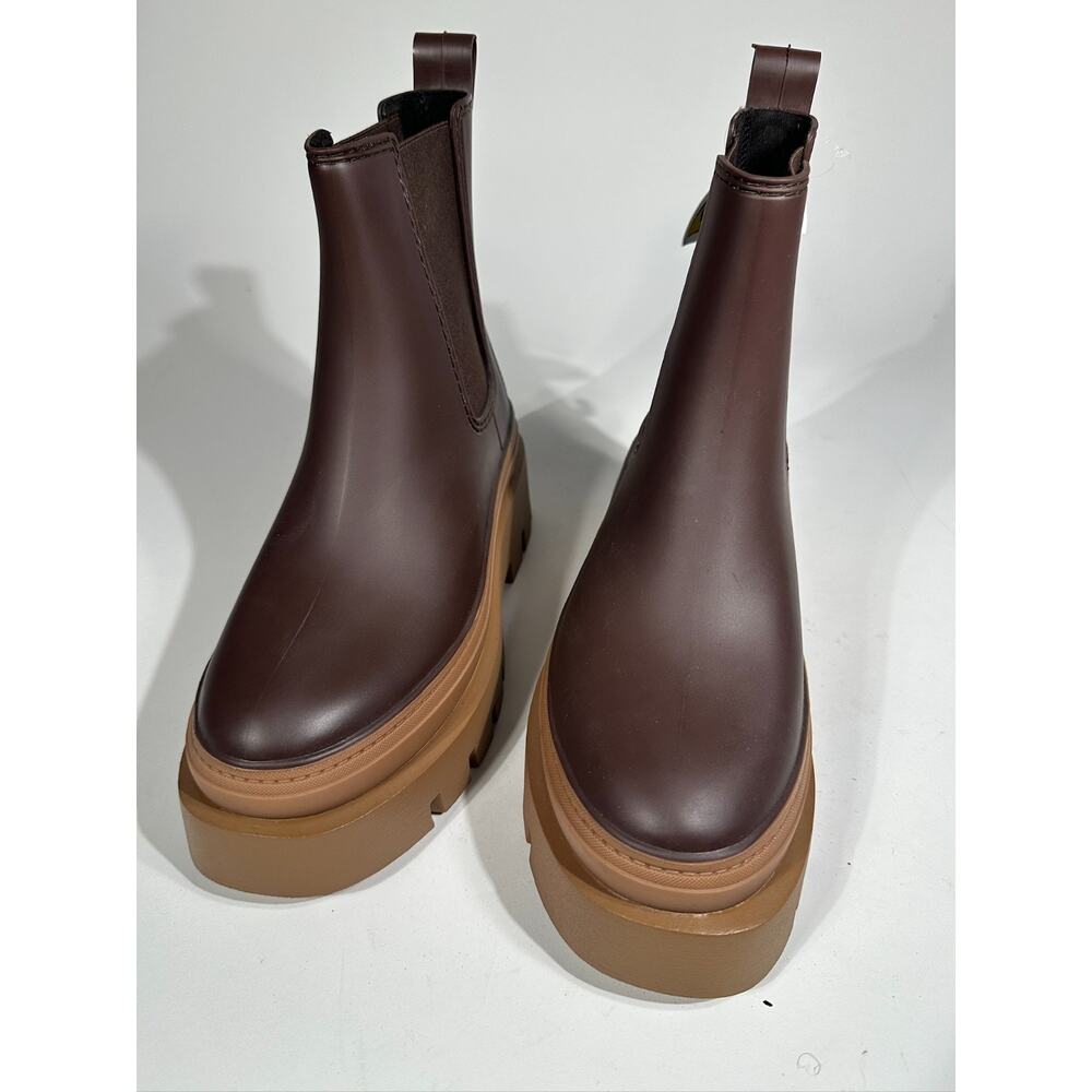Brown Chelsea Ankle Boots Women’s Size 7 Water Resistant Lug Sole Pull On - Picture 2 of 6